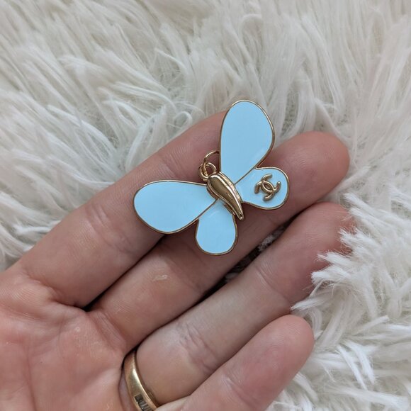 Chanel, Baby Blue Enamel Butterfly Pendant Charm Zipper Pull Gold Hardware - Picture 2 of 6